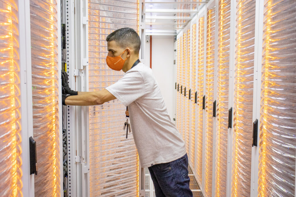 Monitoramento incluso em servidor dedicado: por que esse detalhe muda tudo? 8 Servidor Dedicado com monitoramento incluso