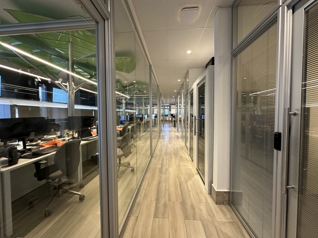 HostDime Brasil celebra retomada presencial com sede renovada em João Pessoa 3 Servidor Dedicado no Melhor Data Center